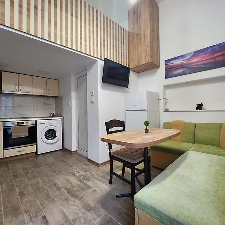 Cosy Apartment With A Sunny Balcony In Varna Esterno foto